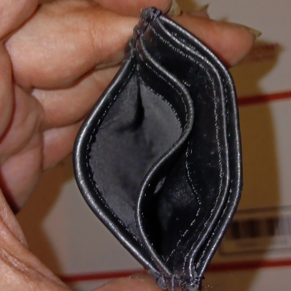 SOLD!!!!                              EUC COLE HAAN MONEY AND CARD CLIP LEATHER - Picture 6 of 6